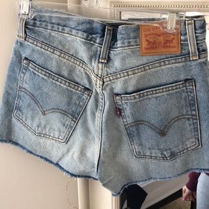 Levi’s high rise shorts light wash